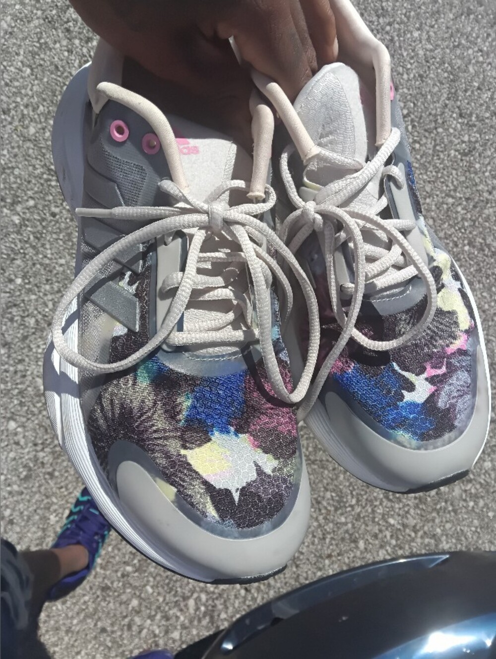 Women's Adidas Response Shoe size 8.5